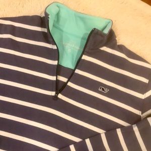 Vineyard vines boys size extra large quarter zip pull over. Perfect condition.